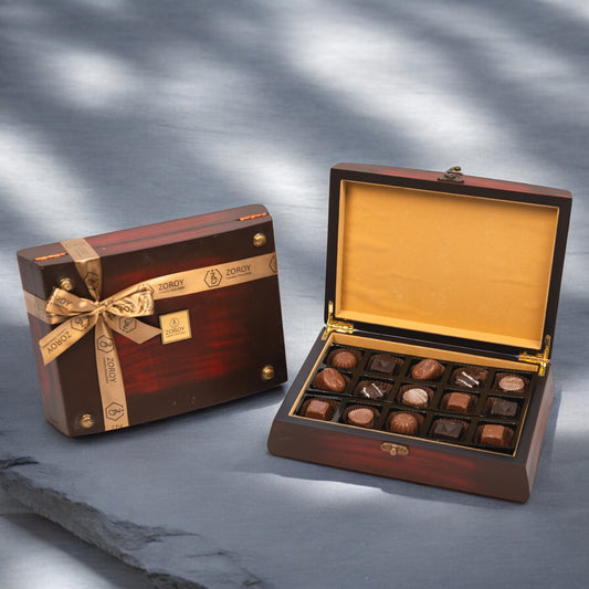 Pure Wood Classy Bolt Box with 15 Belgian chocolates