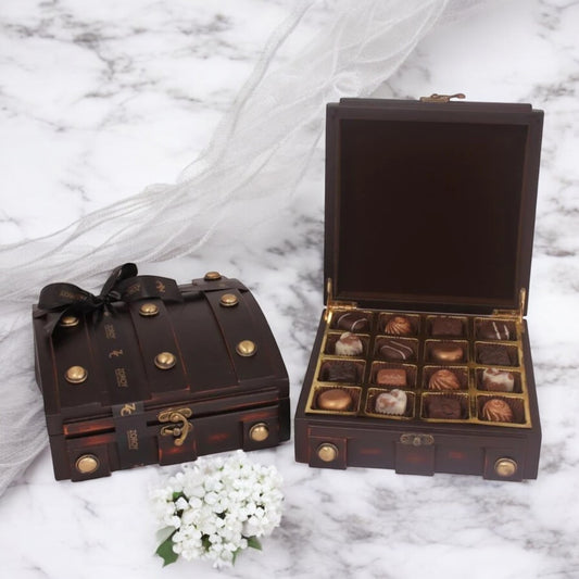 ZOROY Pure Wood TIJORI box with 16 Belgian chocolates