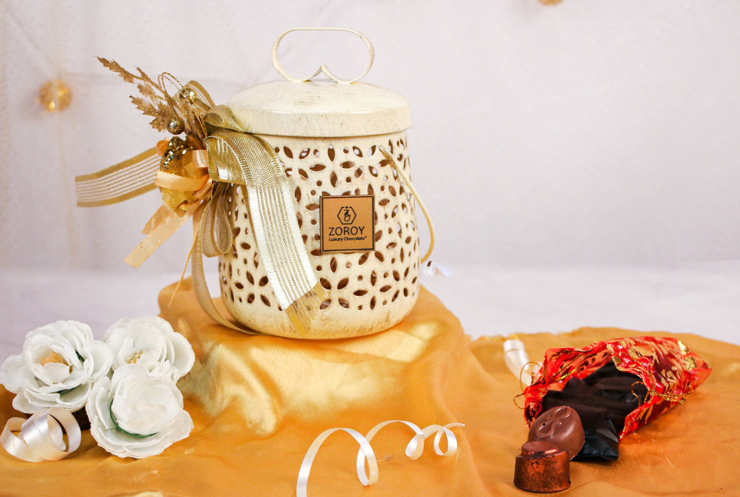 ZOROY Luxury Chocolate Eid Mubarak Gifts Box | Pine wood box with 20 exotic  dates | Eid Mubarak Gift | Online Chocolate Dates Combo Pack | Ramadan  Dates Hamper - 300gms : Amazon.in: Grocery & Gourmet Foods