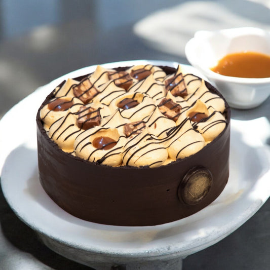 Eggless Snickers Chooclate Caramel Cake